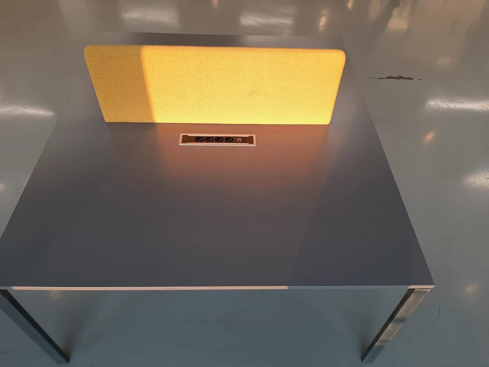 bureau bench professionnel double poste avec cloison acoustique – Image 2