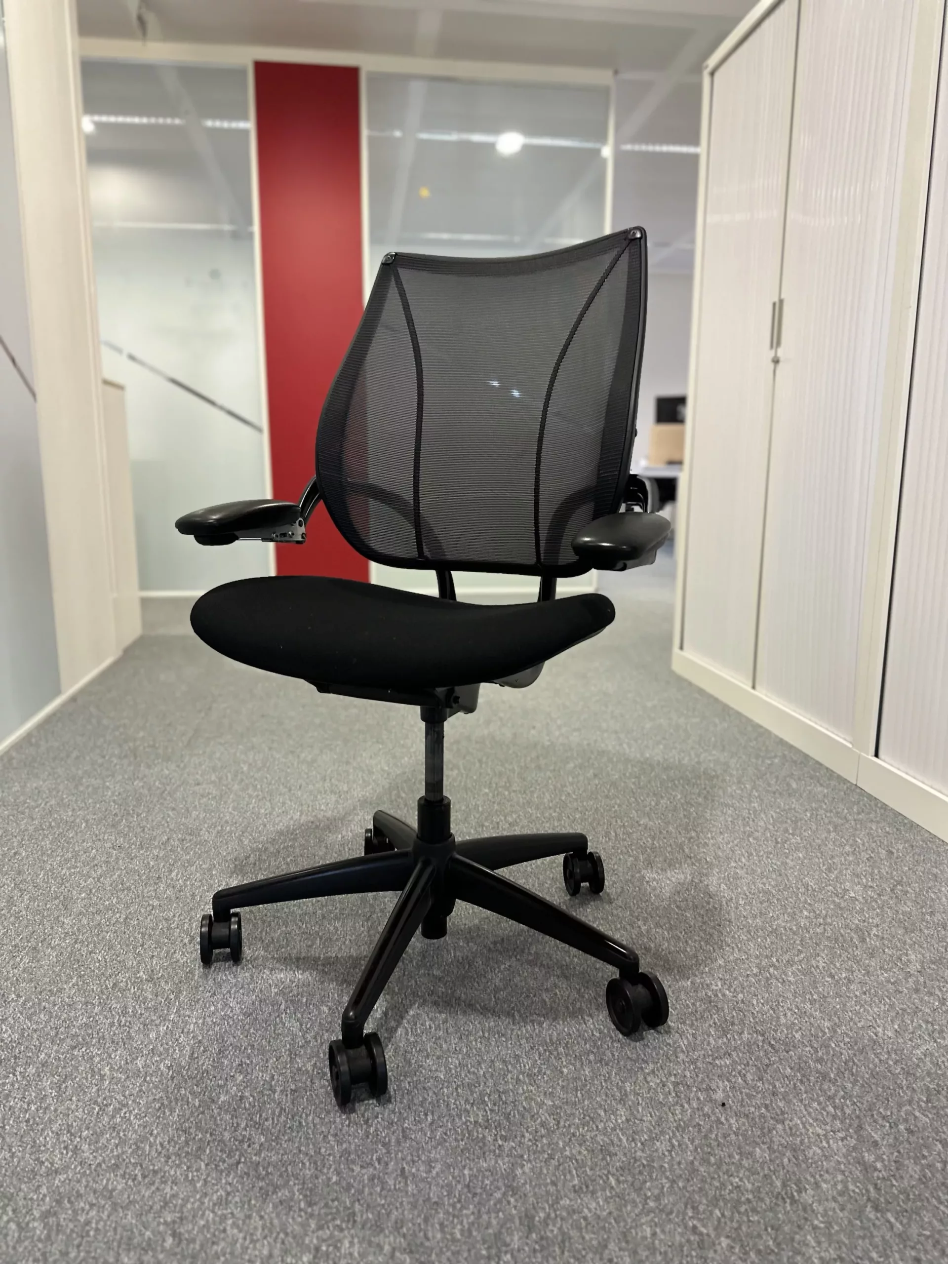 🪑 Fauteuil ergonomique Humascale Liberty – Dossier mesh – Accoudoirs réglables – Image 7