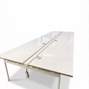 Bureau bench 6 places professionnel avec prises intégrées – plateau blanc