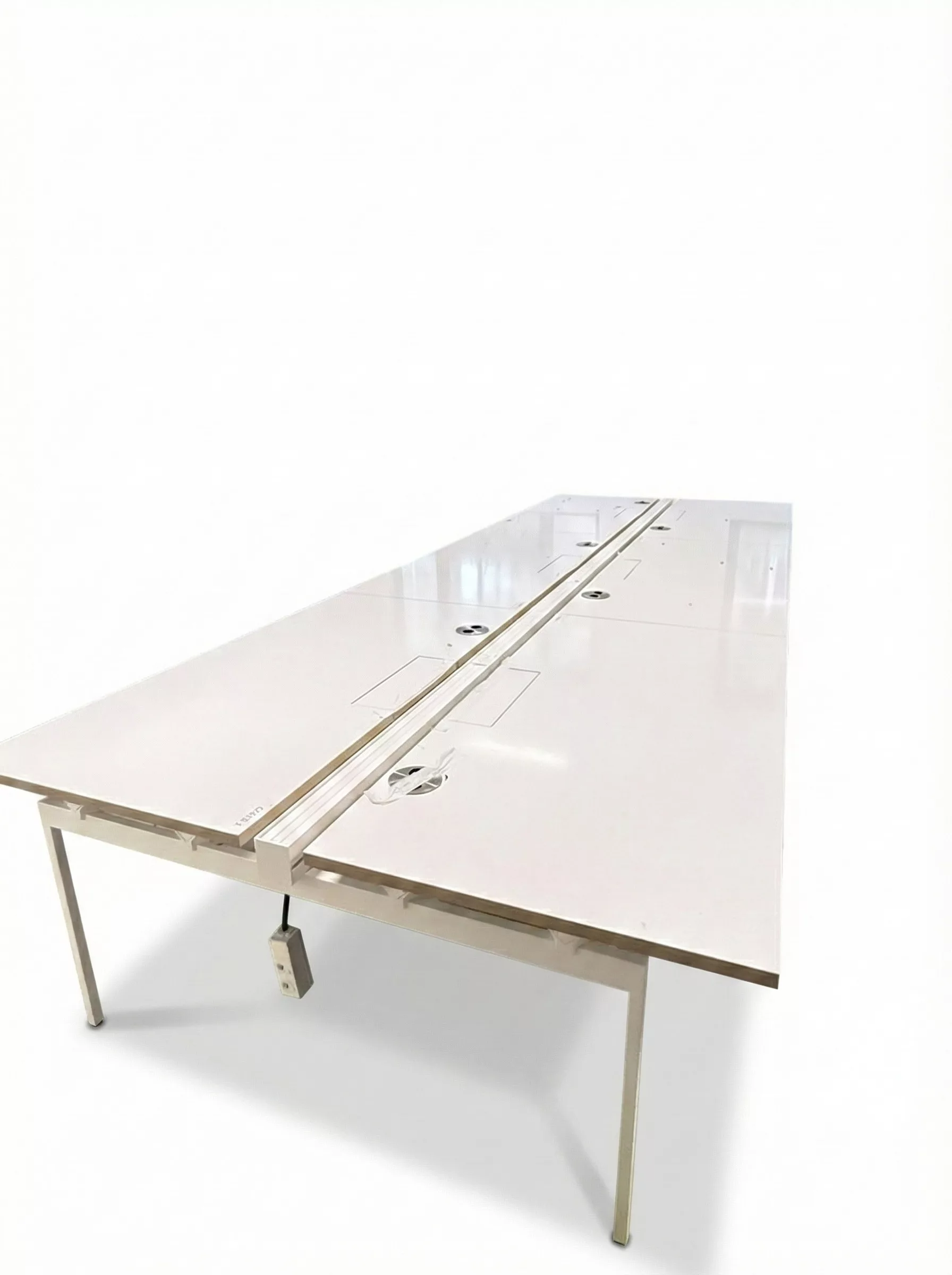 Bureau bench 6 places professionnel avec prises intégrées – plateau blanc