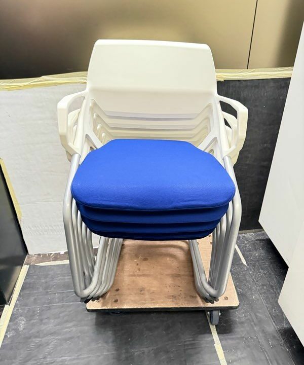 Chaise Visiteur Empilable avec Accoudoirs – Siège de Conférence et Réunion Professionnel – Image 3
