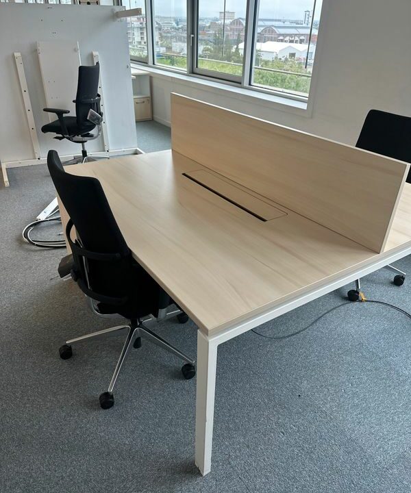 Bureau Bench Face à Face 2 Places – 160x163 cm – Plateau Bois – Piétement Arche Métal Blanc – Image 3