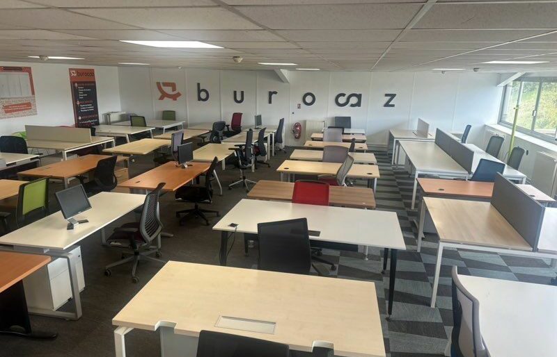 Bureau droit professionnel – passe-câbles – qualité pro – Image 5