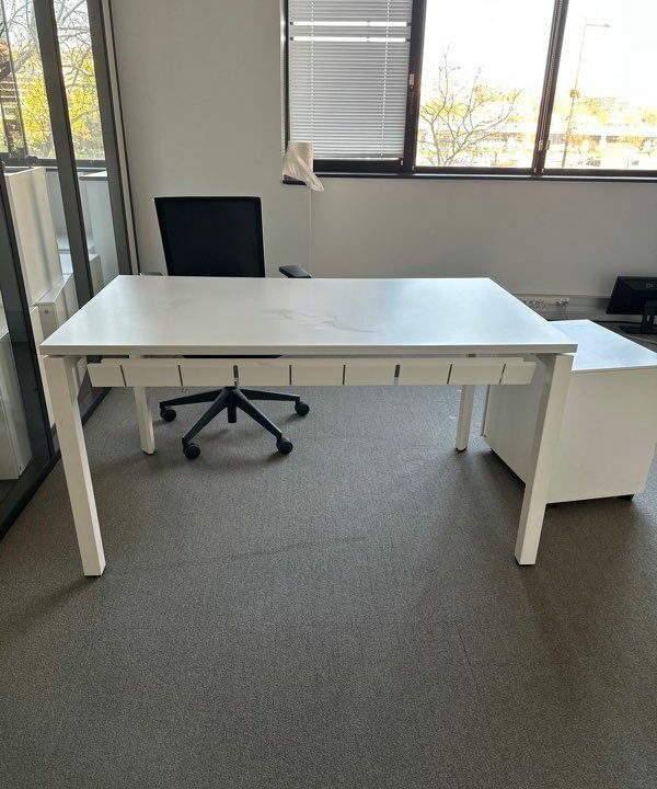 Bureaux Blancs ACTIU 140cm - Idéal pour un Espace de Travail Moderne – Image 3