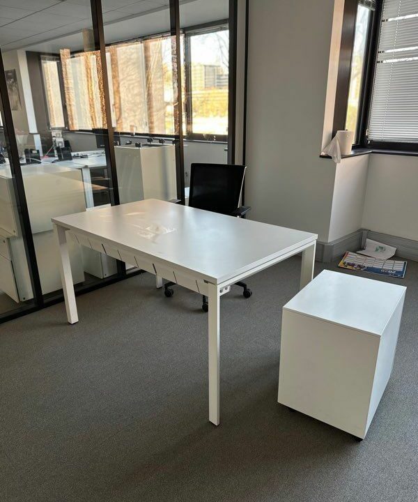 Bureaux Blancs ACTIU 140cm - Idéal pour un Espace de Travail Moderne – Image 4