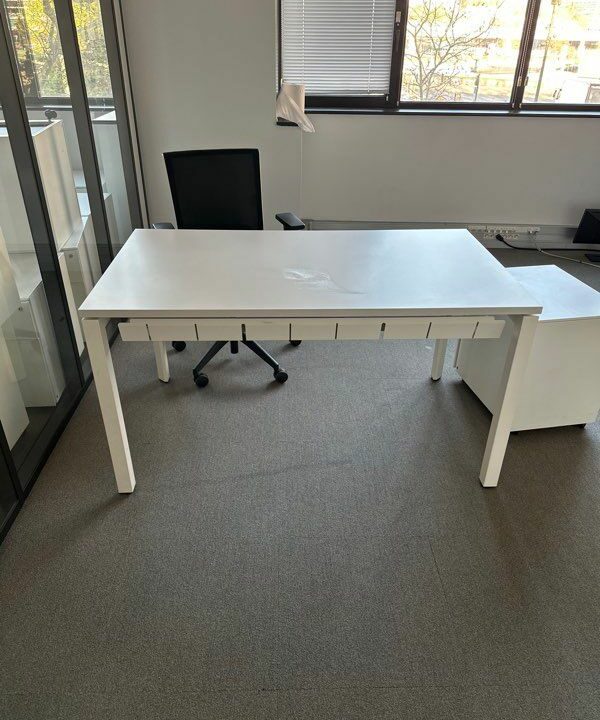 Bureaux Blancs ACTIU 140cm - Idéal pour un Espace de Travail Moderne