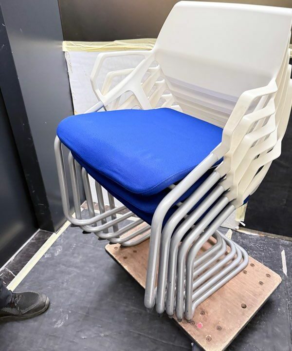 Chaise Visiteur Empilable avec Accoudoirs – Siège de Conférence et Réunion Professionnel