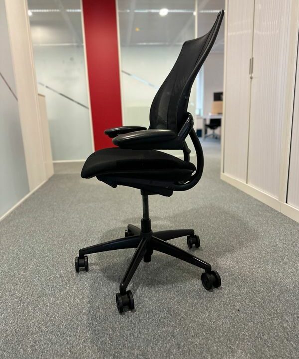 Fauteuil de Bureau Ergonomique – Maille Noire – Auto-ajustable – Humanscale Liberty – Image 4