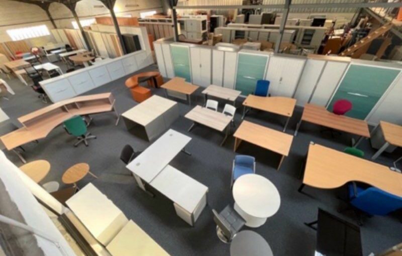 Bureau droit professionnel – passe-câbles – qualité pro – Image 4
