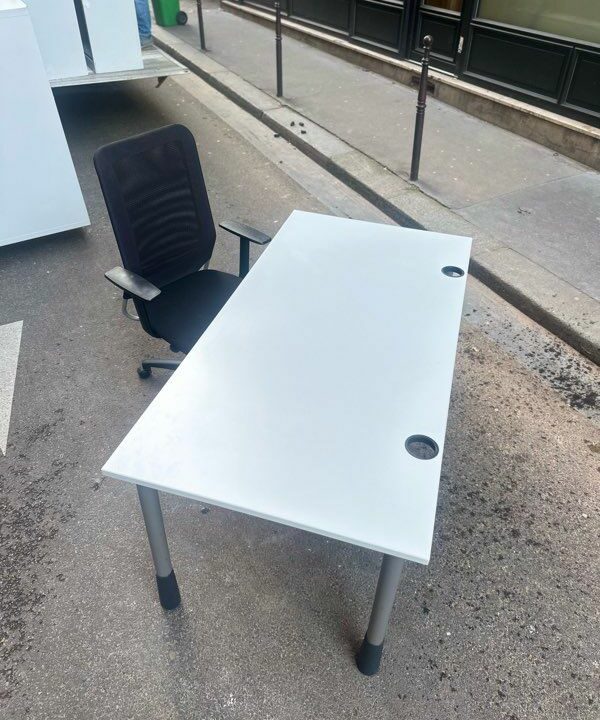 Bureau Droit Kinnarps – 160x80 cm – Plateau Blanc / Piétement Métal Gris – Occasion Pro – Image 3