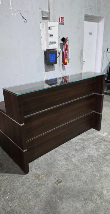 Banque d’accueil / Comptoir de réception professionnel 160 x 80 cm – Plateau en verre – Image 4