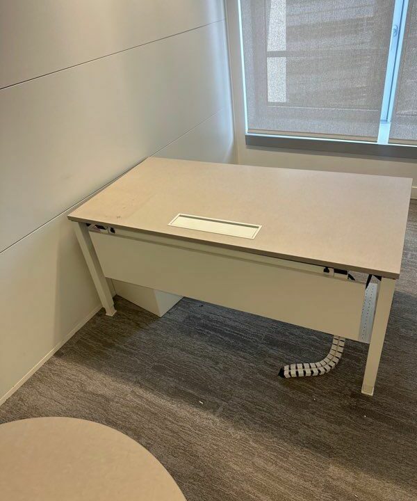 Bureau Professionnel König + Neurath d'Occasion - Plateau Finition Wenge avec Top Access