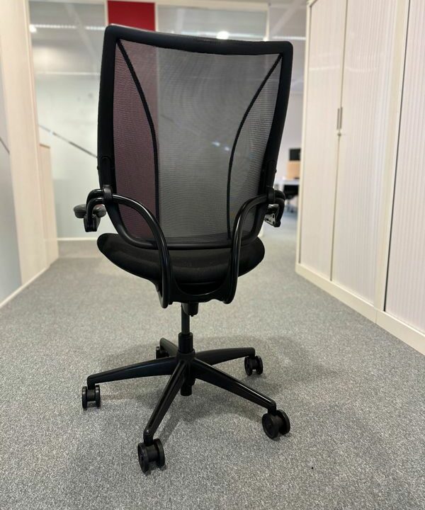 Fauteuil de Bureau Ergonomique – Maille Noire – Auto-ajustable – Humanscale Liberty – Image 2