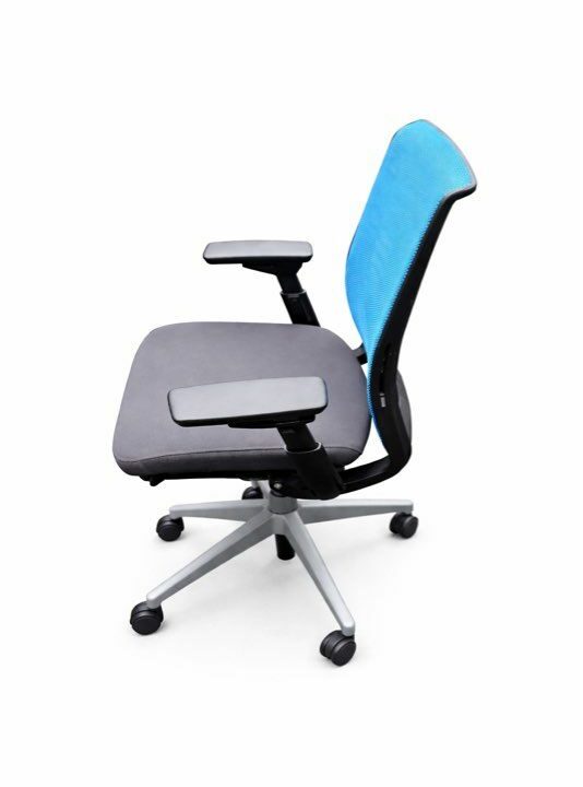 Fauteuil Ergonomique Steelcase Think V2 – Résille – Accoudoirs 4D – Mécanisme Synchrone – Qualité Pro – Image 3
