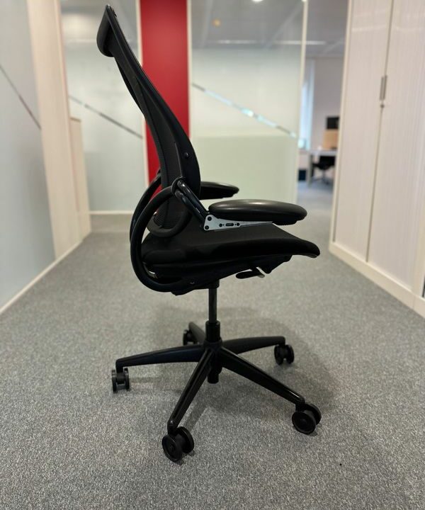 Fauteuil de Bureau Ergonomique – Maille Noire – Auto-ajustable – Humanscale Liberty – Image 5