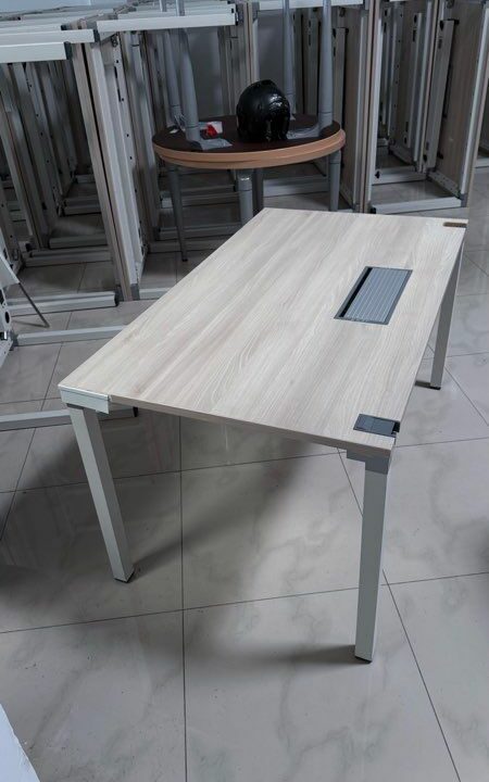 Bureau professionnel STEELCASE FrameOne 140x80cm avec trappe – Qualité Pro